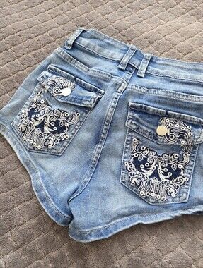 ROMWE Y2K Embroidered Denim Booty Shorts • XS / 2 🪩💙